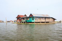 05-Floating house on the lake